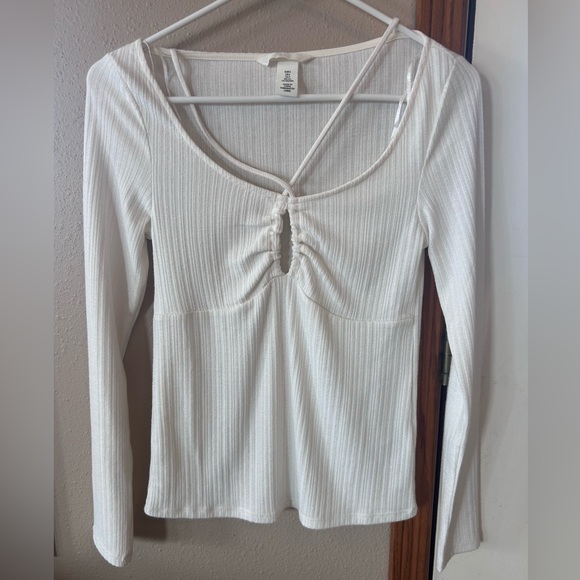🆕💖H&M White Ribbed Long-Sleeve - Picture 2 of 8